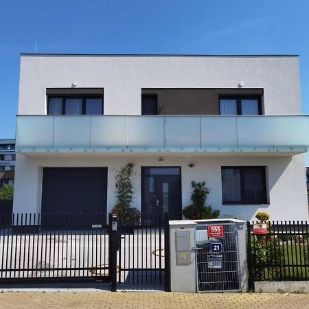 Yipin Villa Prague Exterior photo